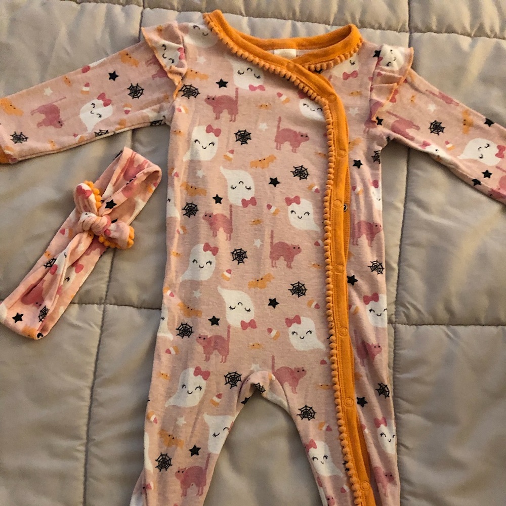 SPOOKY 18 mo ONESIE 👻